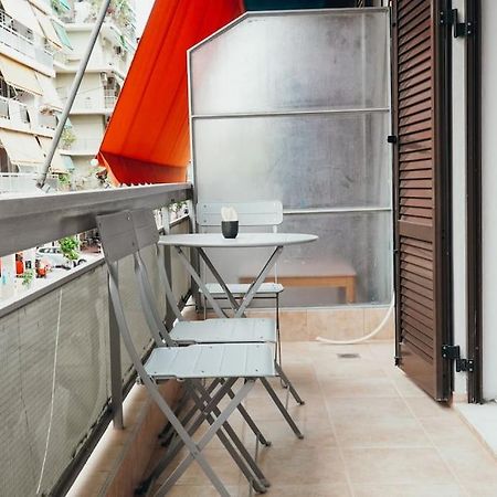 Charming Apartment In Keramikos Atenas Exterior foto