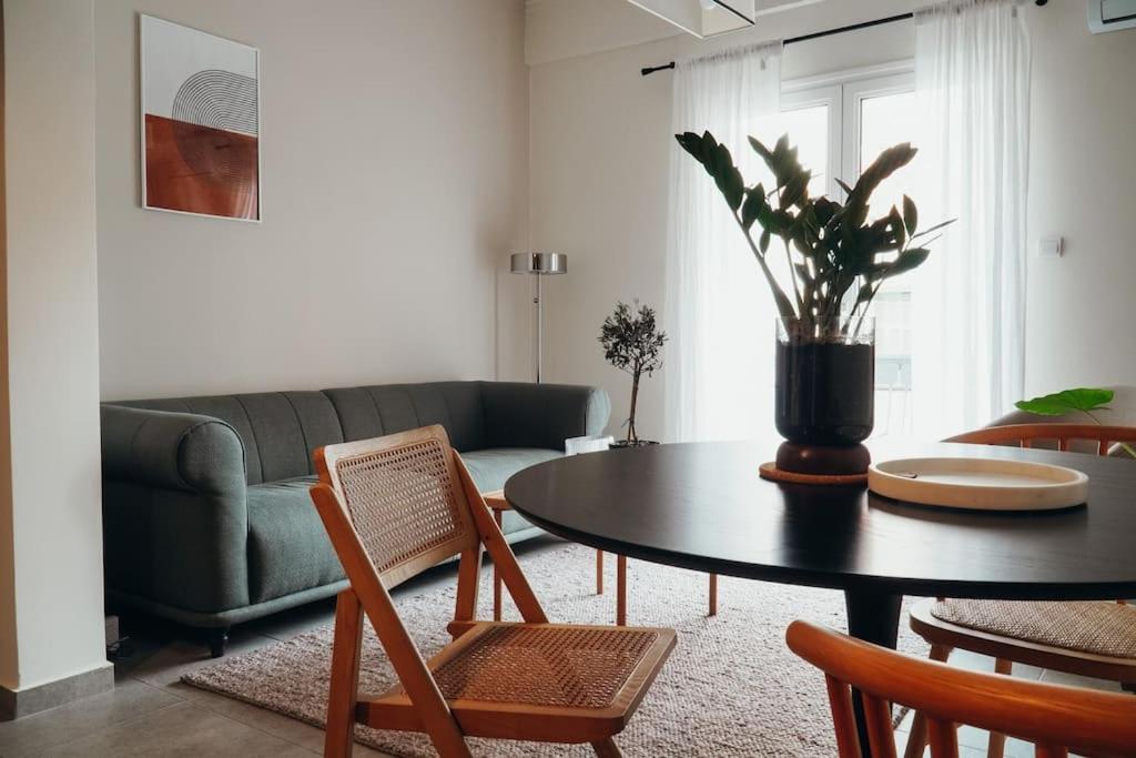 Charming Apartment In Keramikos Atenas Exterior foto